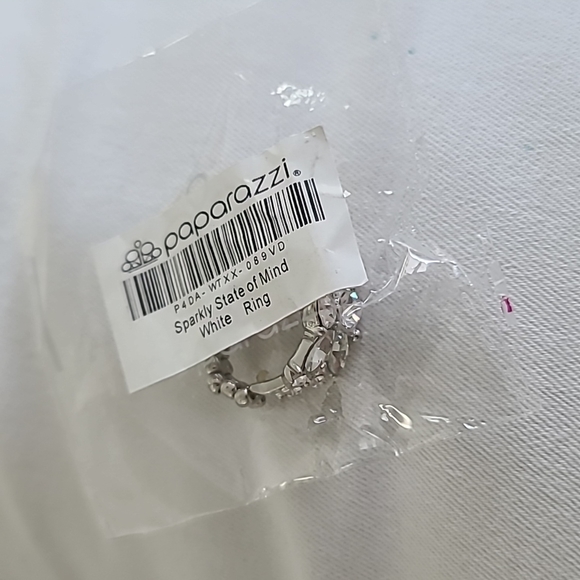 Sparkly State of Mind Ring  Dainty stretchy - Picture 3 of 4